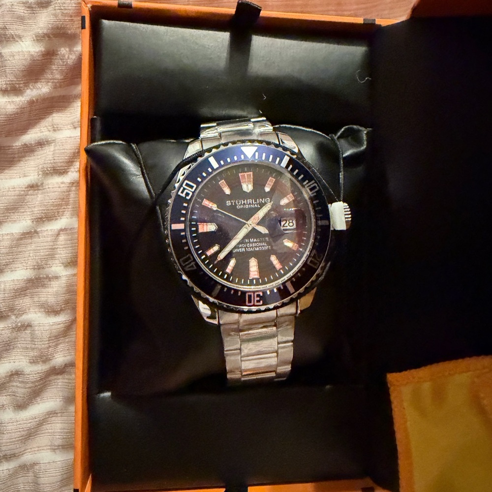 Stuhrling Original Blue and Silver Dive Watch - Picture 9 of 13